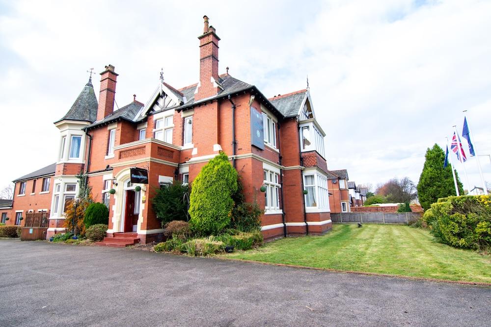 Trivelles Park Hotel Preston  Bagian luar foto