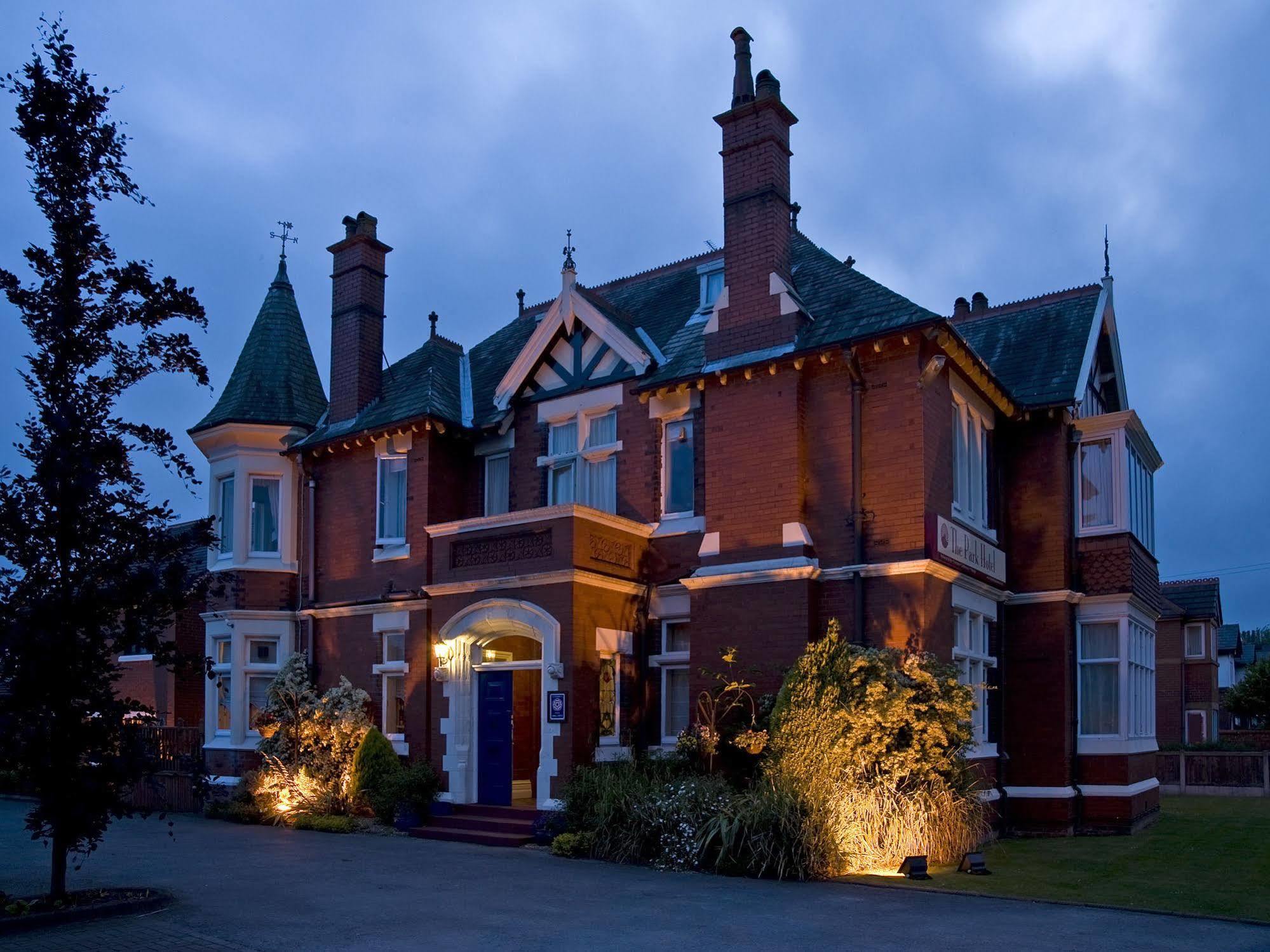 Trivelles Park Hotel Preston  Bagian luar foto